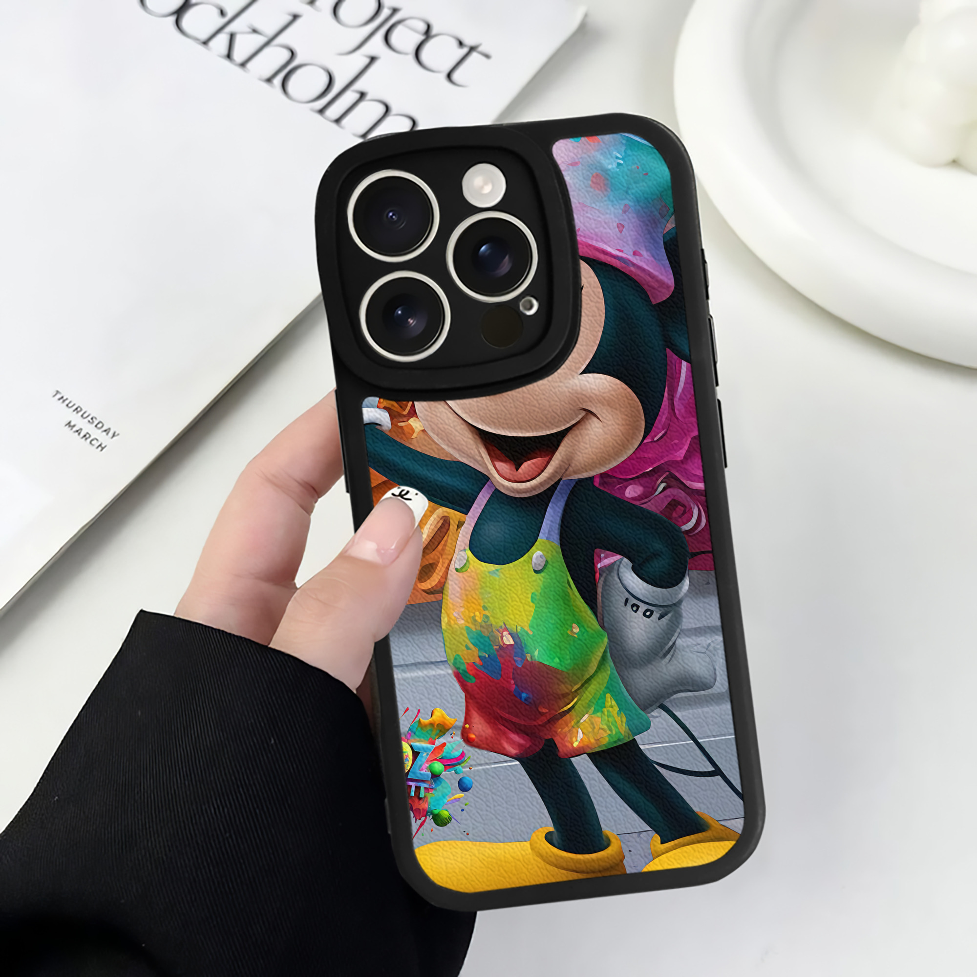 （画像用） ミッキーマウス Mickey Mouse 【iPhone 16シリーズ対応】シリコンスマホケース（レザー調） 材質：シリコン